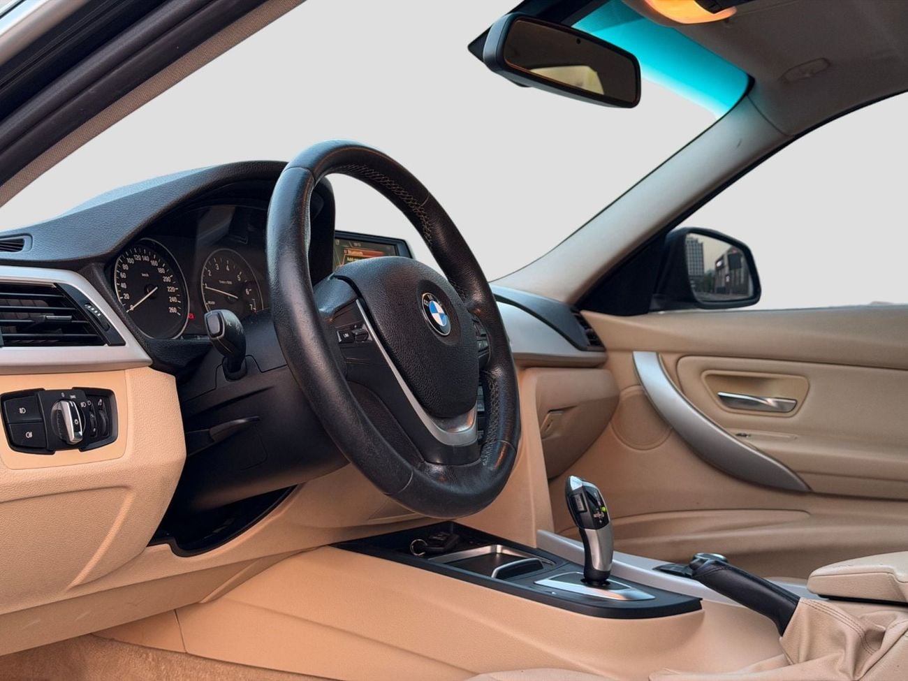 BMW 320i STANDARD BMW 320i | 2.0L TURBO | 184 HP | GCC SPECS | 2017