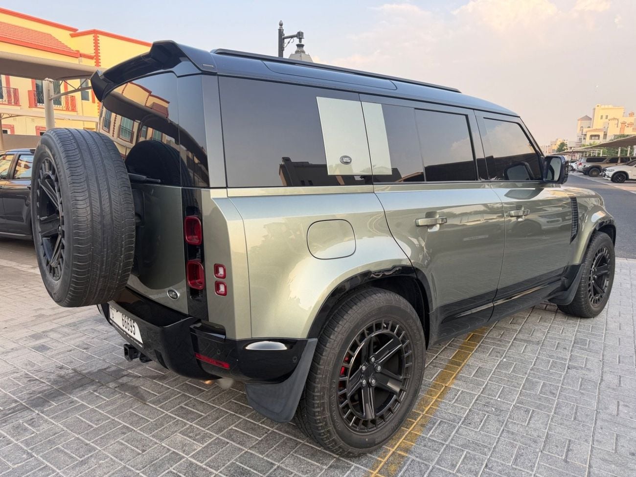 لاند روفر ديفندر 110 فيرست إديشن P400