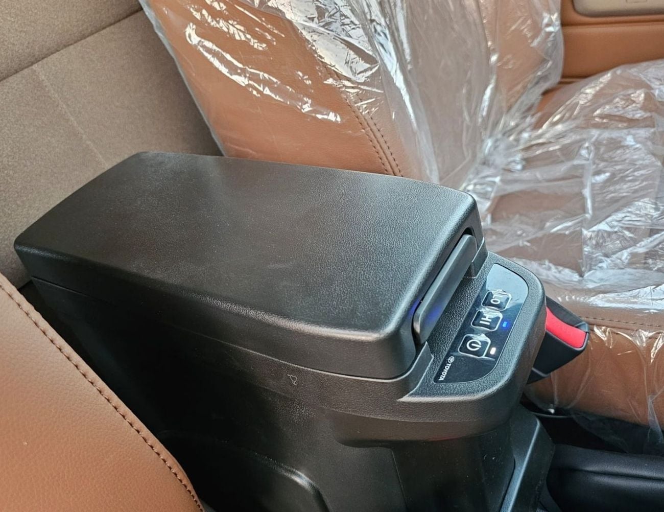 تويوتا لاند كروزر 70 LC71 LX HARDTOP || محرك بنزين V6 سعة 4.0 لتر، ناقل حركة أوتوماتيكي، دفع رباعي | قفل تفاضلي | ونش | L