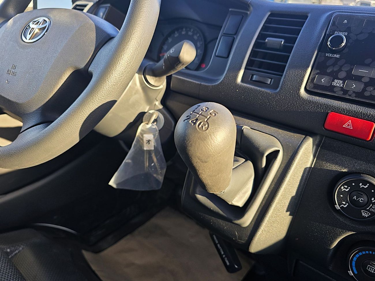 تويوتا هاياس GL Toyota Hiace Std Roof 15 Seater 2.7l Petrol M/T RWD White Color 2026 Model