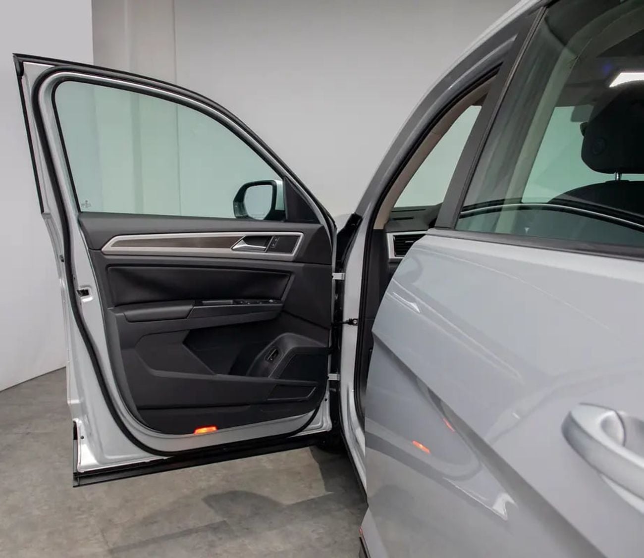 Volkswagen Teramont SE 0% Down Payment Available • Full Service History • GCC