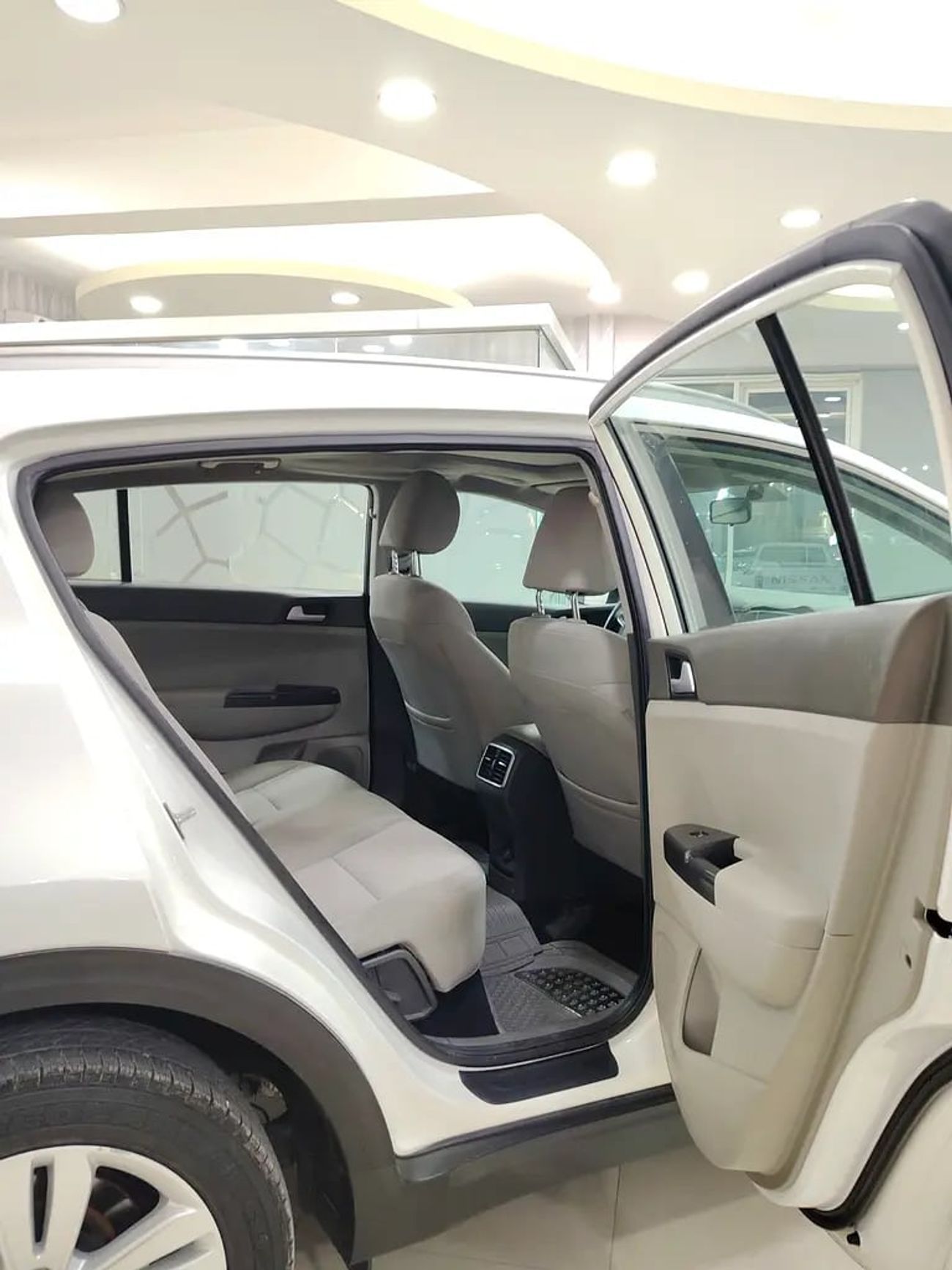 Kia Sportage LX STANDARD LX STD Mid 2.0L GCC