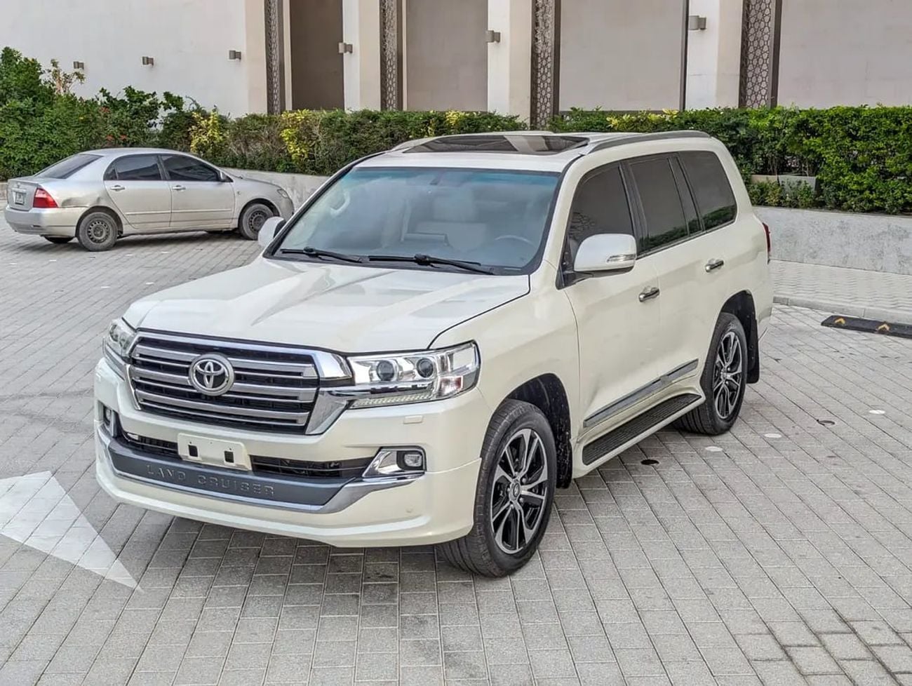 تويوتا لاند كروزر GXR V8 FULL OPTION GCC IN EXCELLENT CONDITION