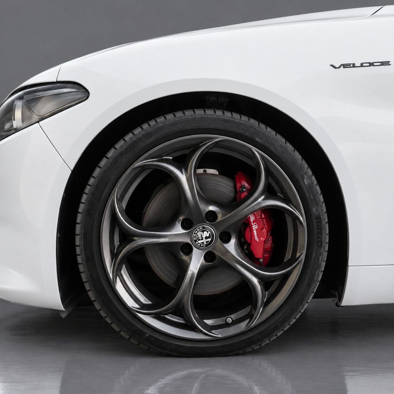 Alfa Romeo Giulia VELOCE AED 1,724 P.M • 0% Downpayment • Alfa Romeo Giulia Veloce • Agency Warranty And Service Contract