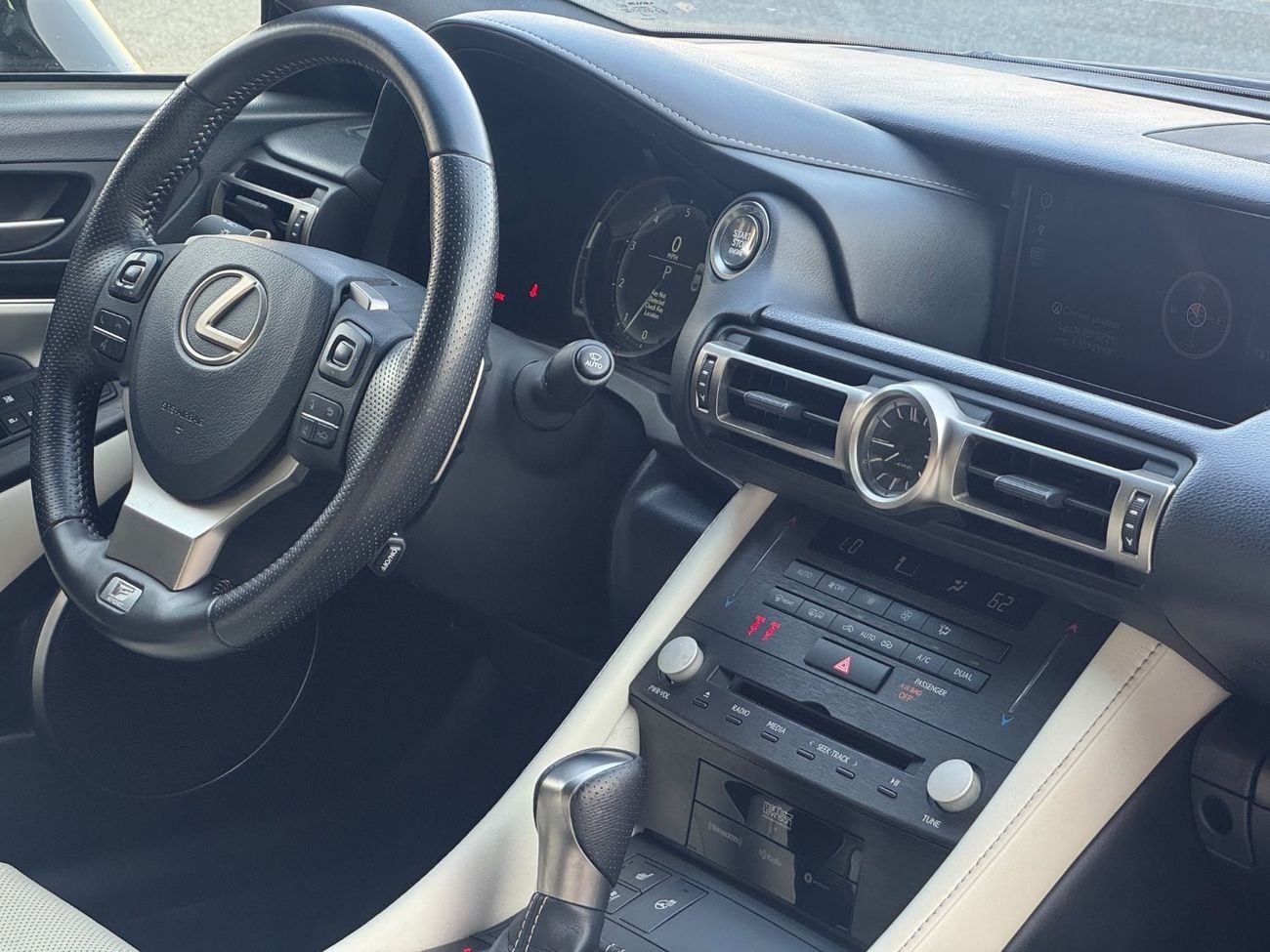 Lexus RC350 F SPORT PLATINUM 3.5L V6 / SUNROOF / RADAR / REAR WHEEL DRIVE / BIG RIMS / COOLING AND HEATING SEATS