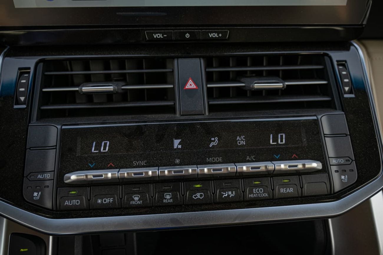 Toyota Land Cruiser GXR LC300 3.5L HEV