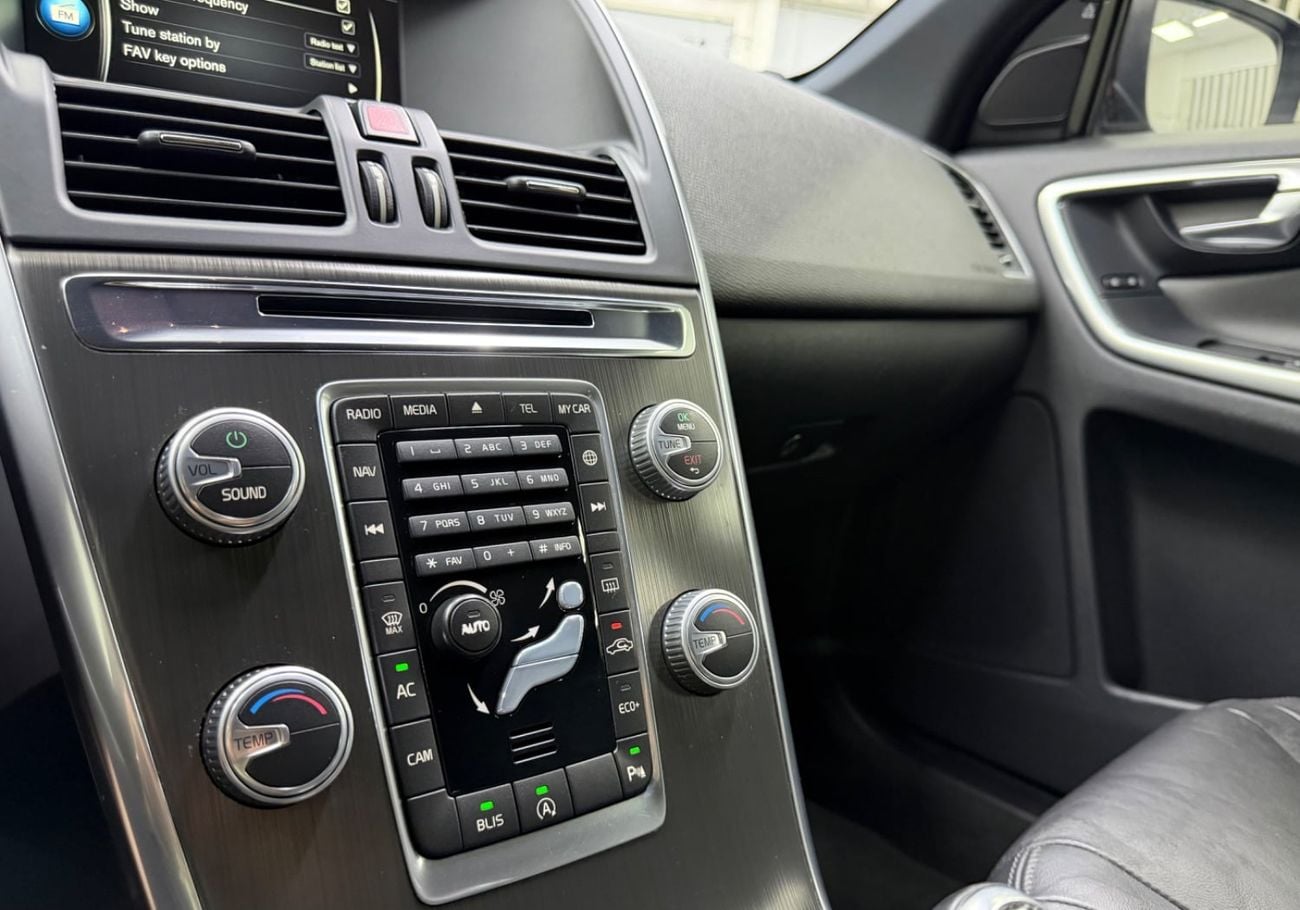 فولفو XC 60 MOMENTUM