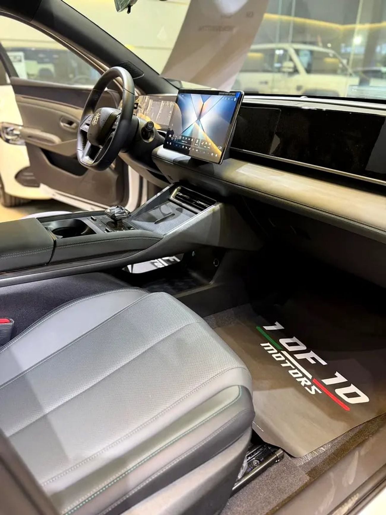 بي واي دي تشين L 2025BYD DM-i Hybrid - Brand - WITH WARRANTY