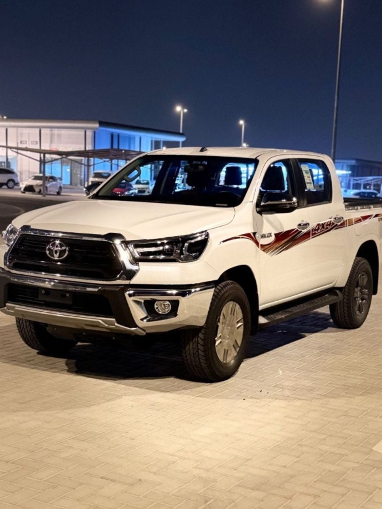 Toyota Hilux GLX - G WHITE/RED KEY START 2026