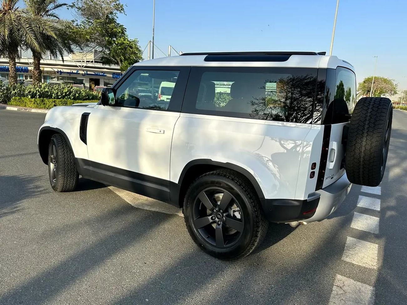 Land Rover Defender 90 HSE - GCC Specs - Pristine Condition