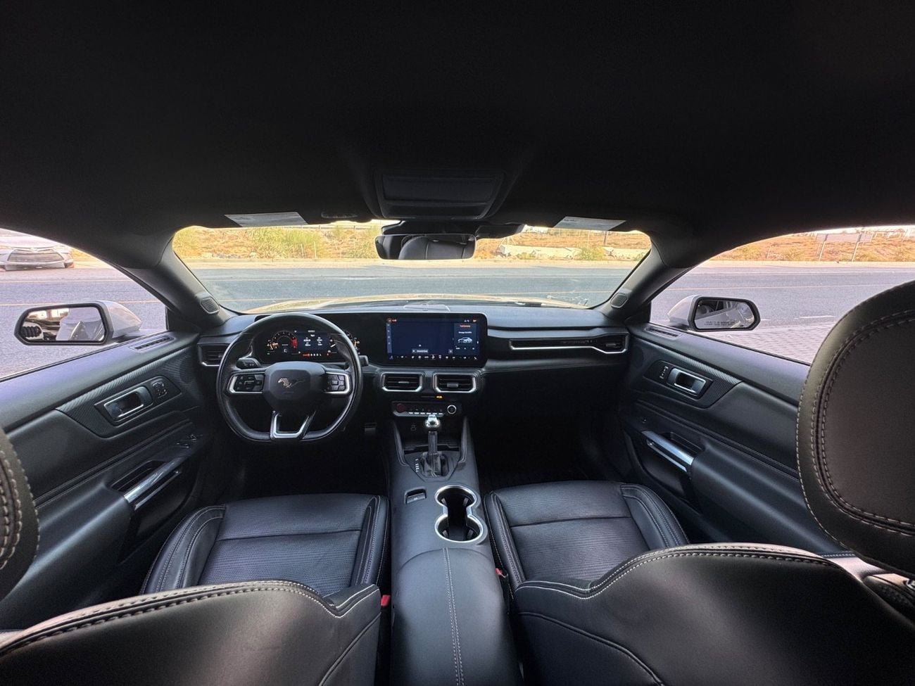 Ford Mustang STANDARD ECO BOOST / LOW MILEAGE/BIG SCREEN / RADAR / WIRELESS CHARGER/LANE DEPARTURE/BLIND SPOTS/