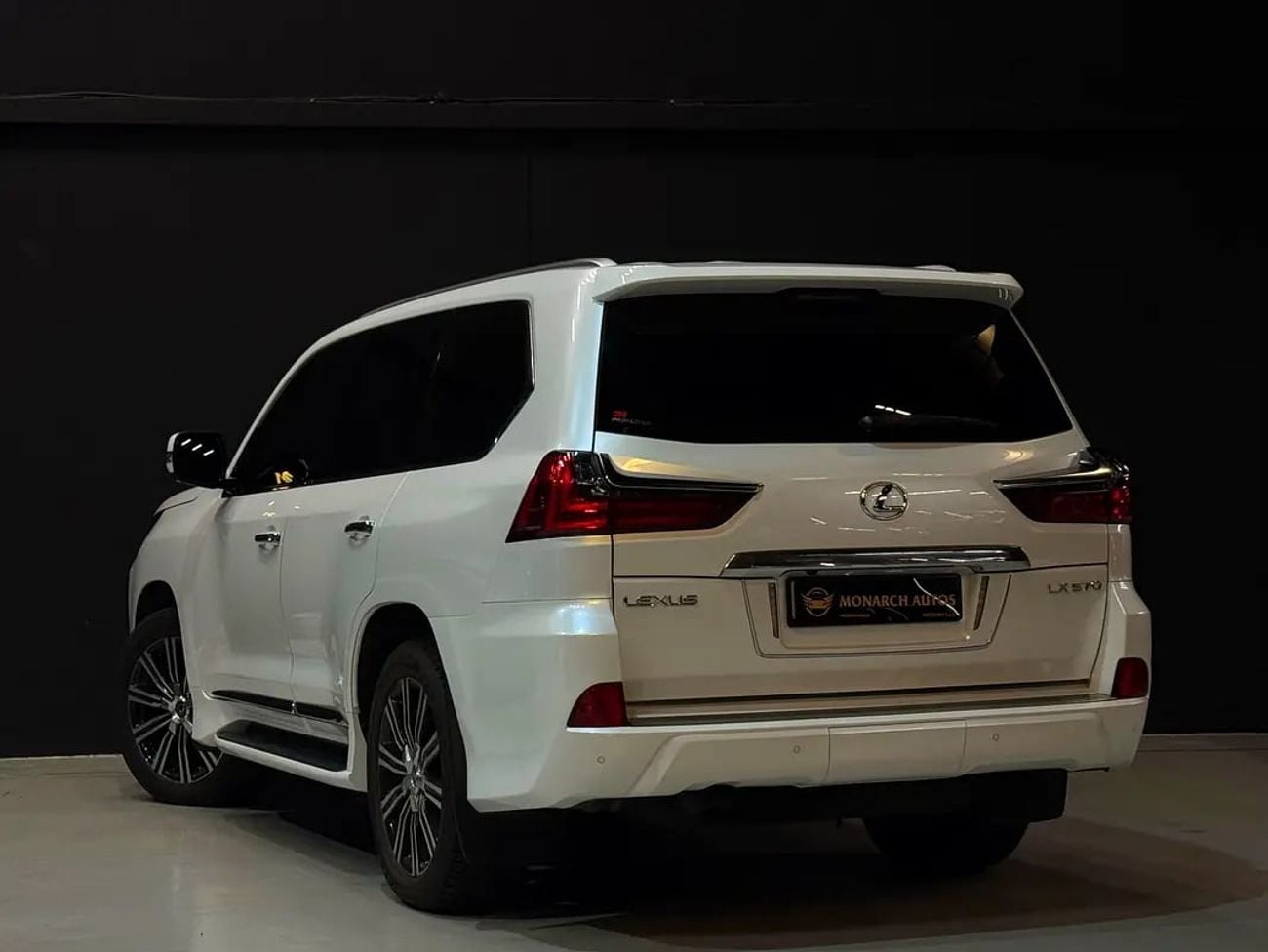 لكزس LX 570 PLATINUM Pristine LX 570 Platinum | GCC Specs |Full Service History