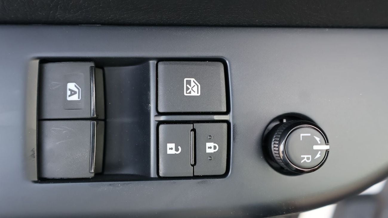 Toyota Hilux GL 2.7l single cabin manual transimition