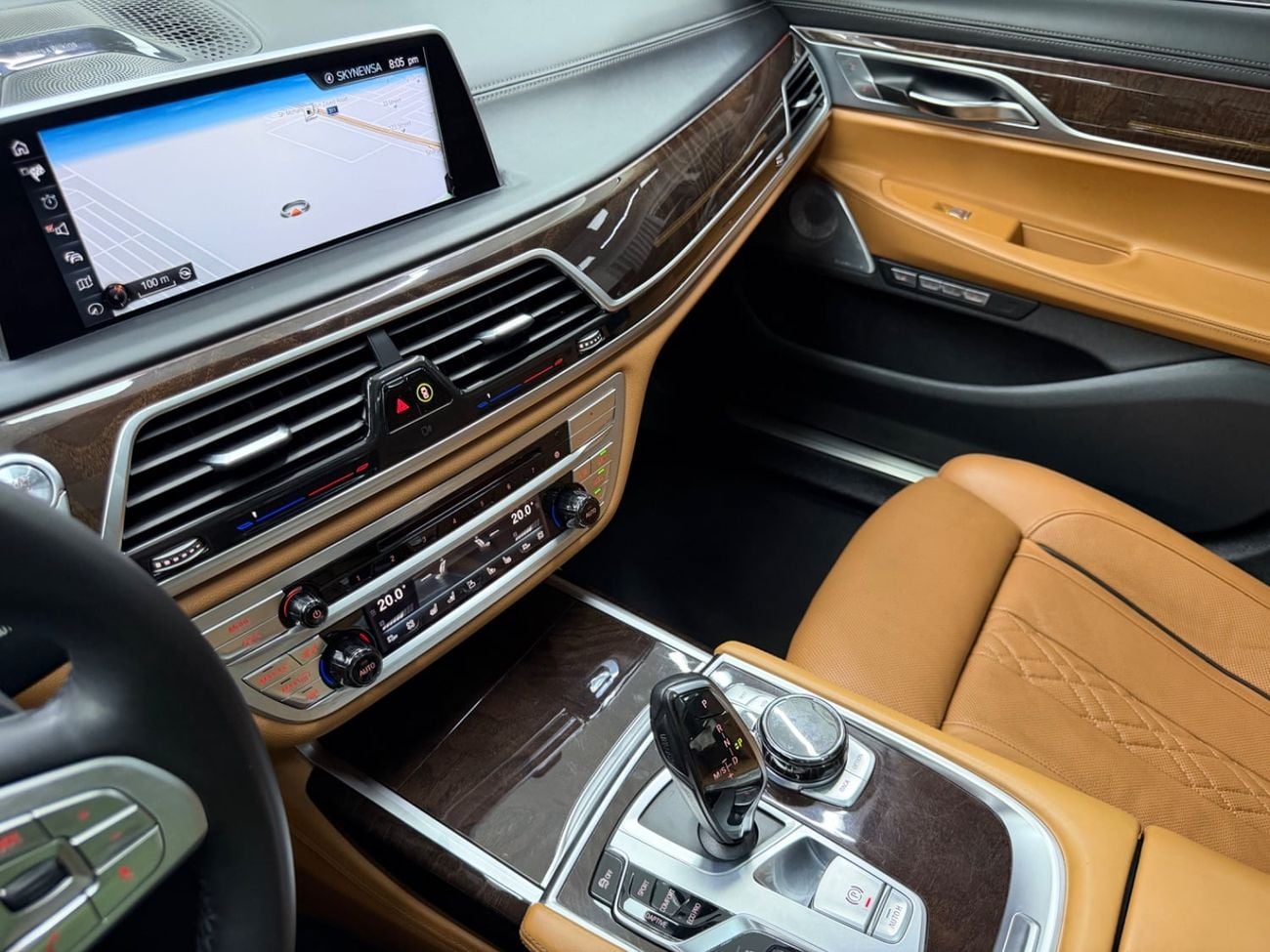 BMW 750Li XDRIVE LUXURY EXECUTIVE GCC .. FSH .. Perfect Condition .. Top Range .. Low Milegea