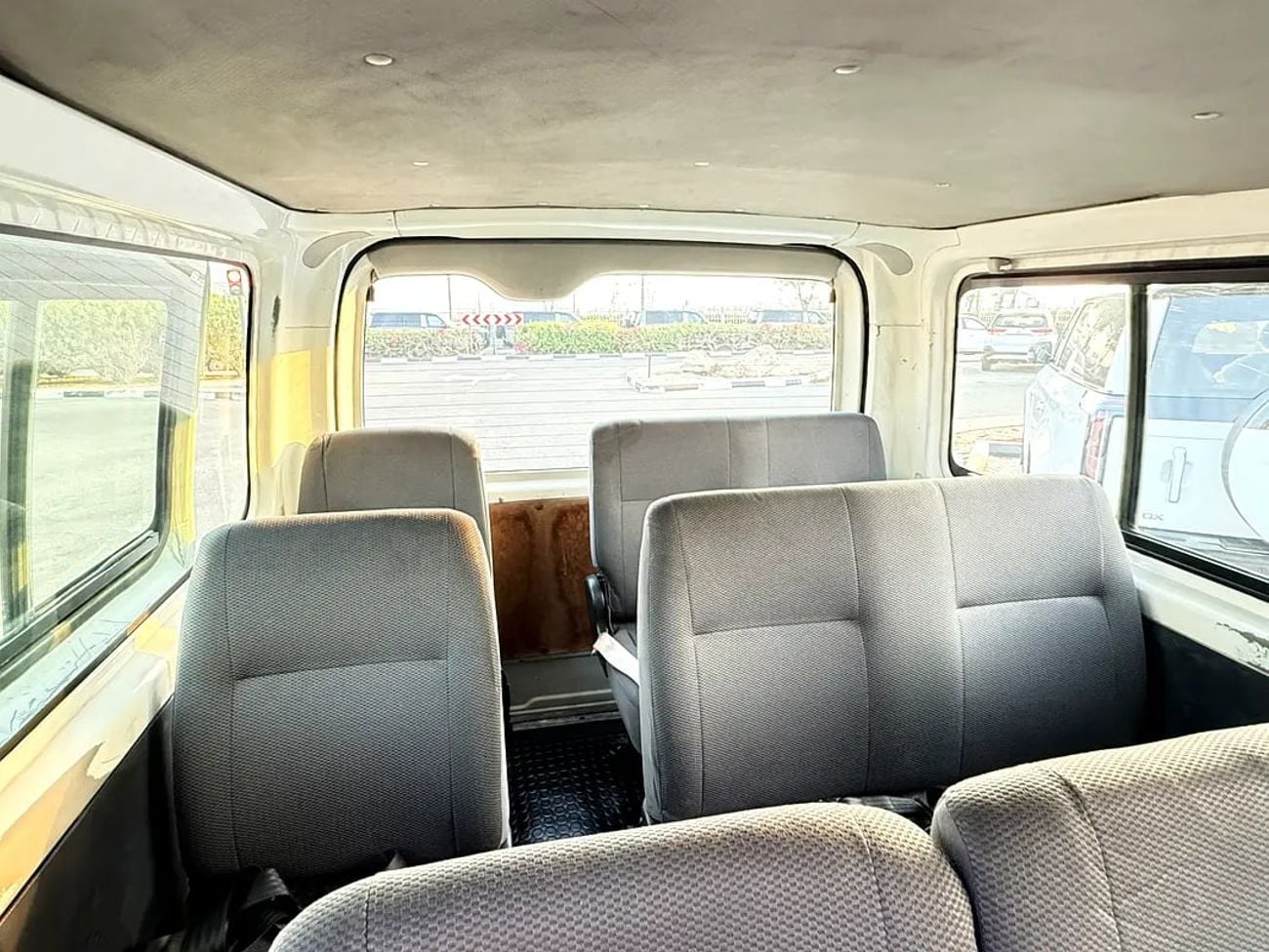 Toyota Hiace GL GCC Specs-passenger Van - excellent condition