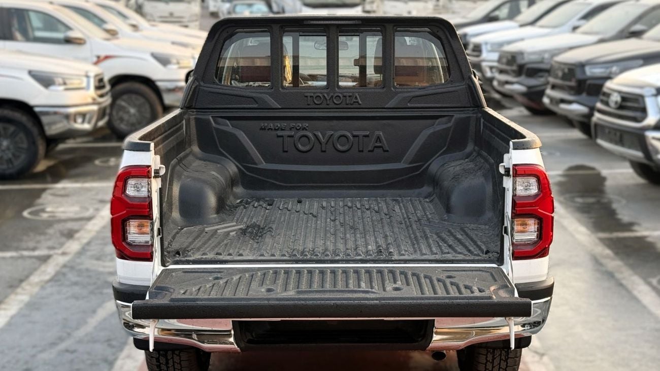 Toyota Hilux DLX 2.4L Diesel MT 2026YM