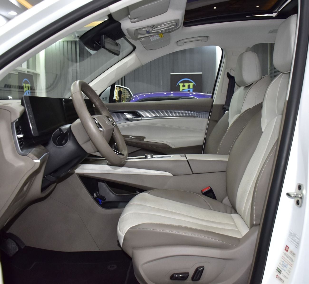 MG RX9 EXCELLENT DEAL for our MG RX9 ( 2023 Model ) in White Color Chinese Specs