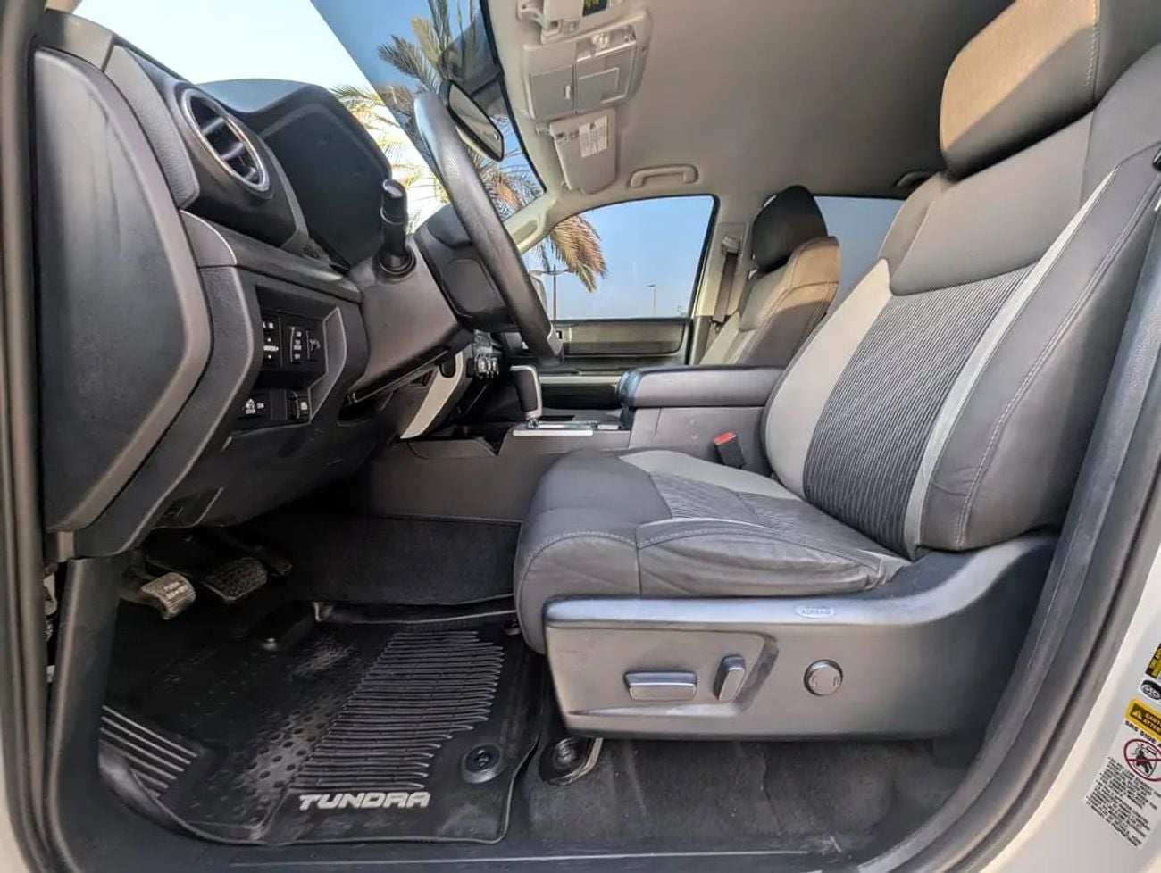 Toyota Tundra STANDARD Crewmax SR5 | GCC specs V8 5.7L Excellent Condition