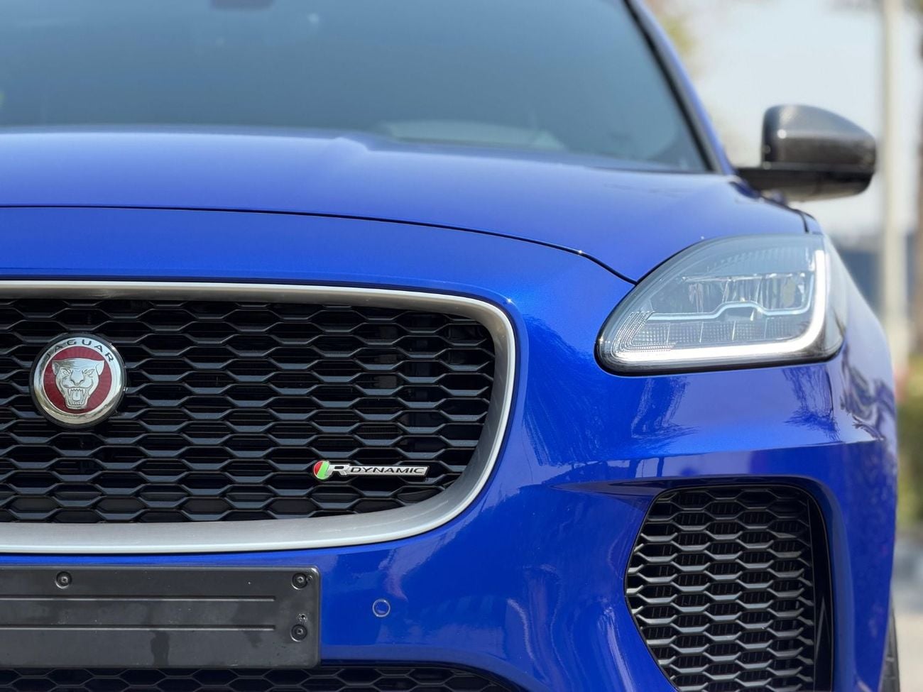 جاكوار E Pace R-DYNAMIC SE P250 جاكوار إي بيس 2018، خليجية، قطعت 90,000 كم، بدون حوادث، مفتاحان