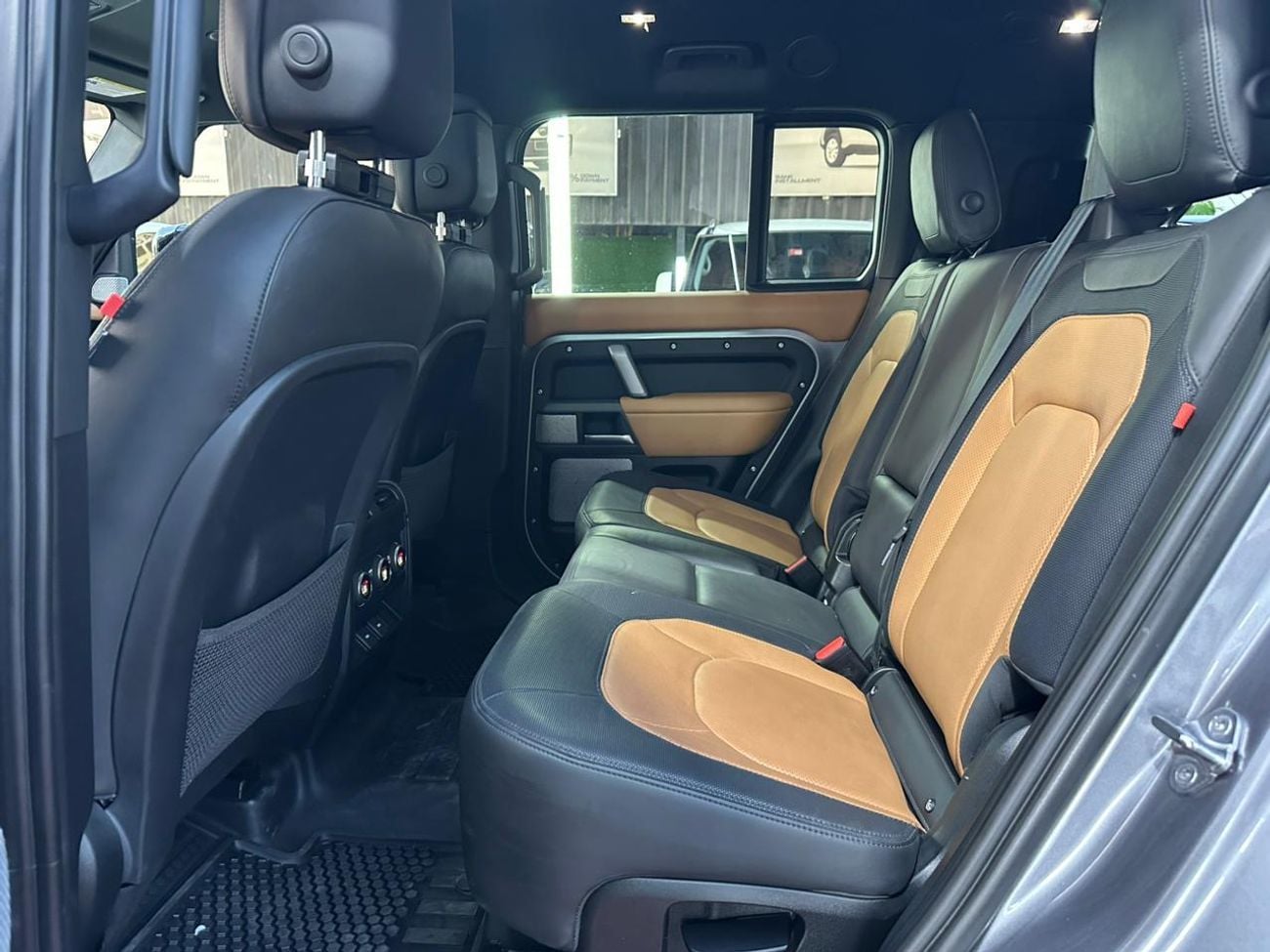 Land Rover Defender 3.0 L (P400) - 6 Cylinder Turbo (Mild Hybrid) - 400 Hp