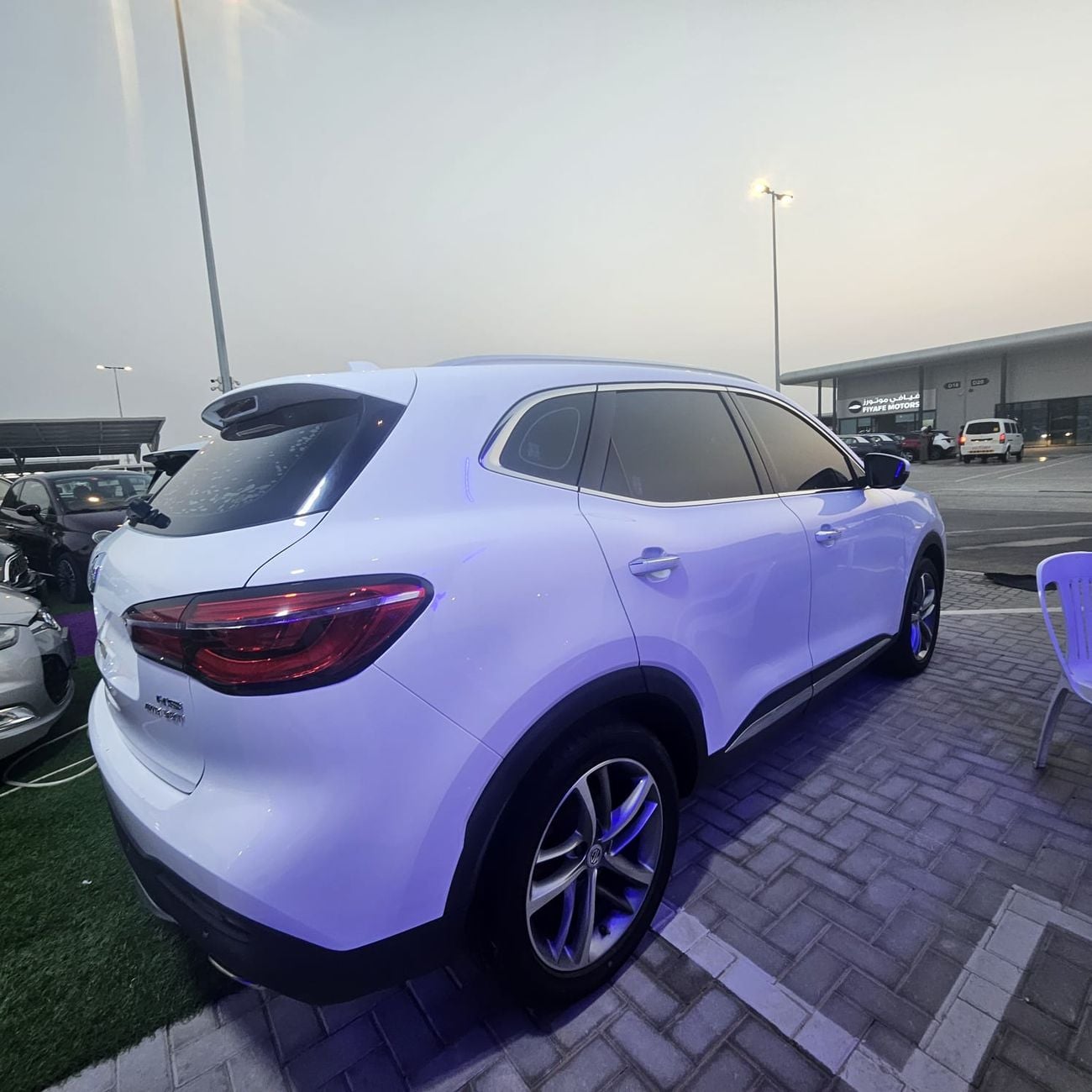 أم جي HS LUXURY