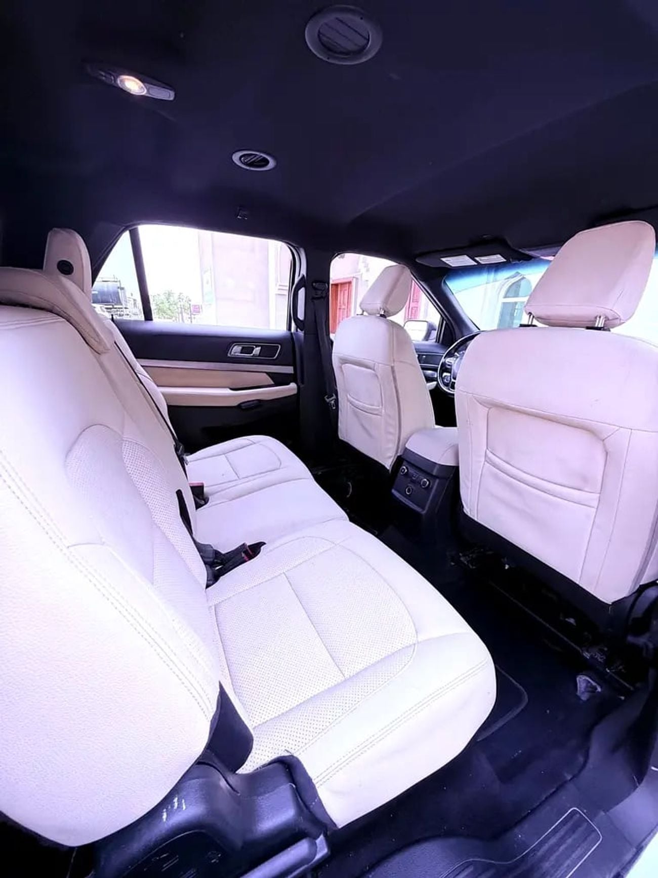 Ford Explorer XLT (American Specs)