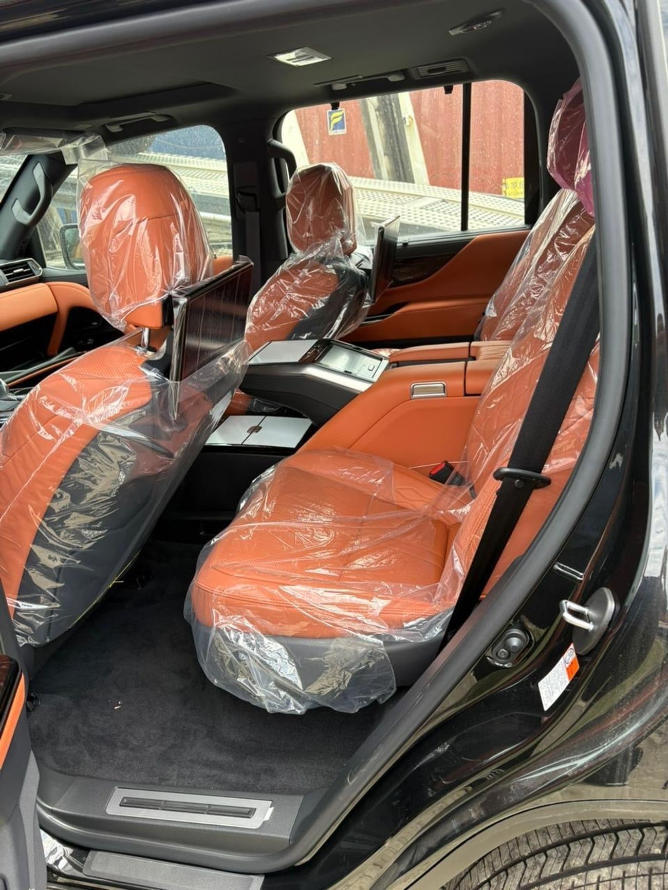 لكزس LX 600 VIP لكزس LX600 VIP ذات 4 مقاعد