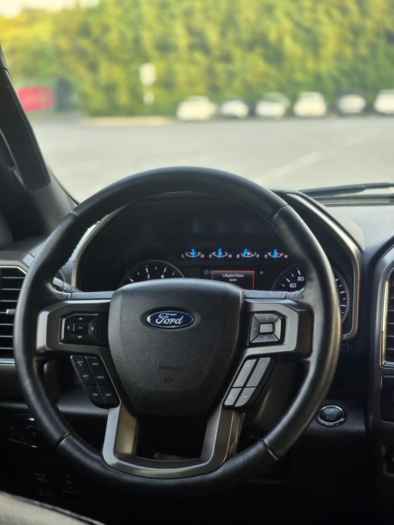 Ford Expedition XLT LTH Ford Expedition XLT 2018 GCC Specs | Full service history available | Orginal paint | Single owner