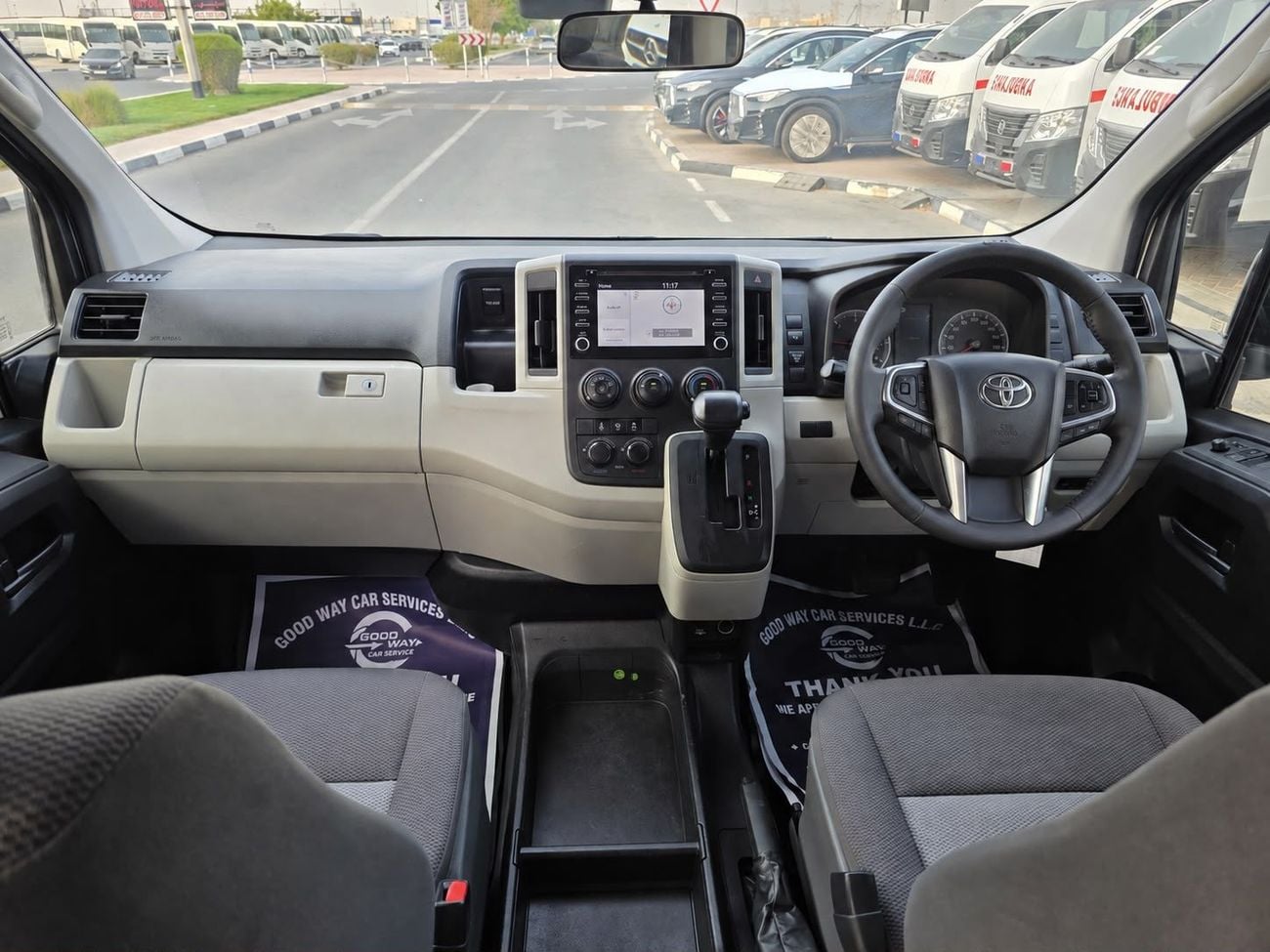 Toyota Hiace TOYOTA HIACE COMMUTER 12 SEATER DIESEL 2.8L RIGHT HAND DIVE