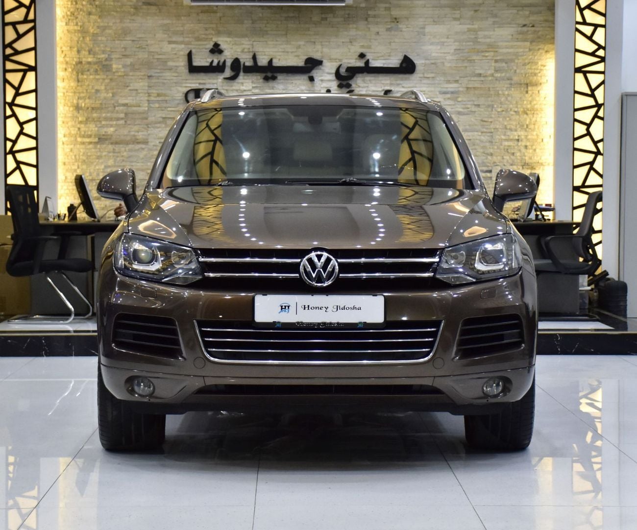 فولكس واجن طوارق SEL EXCELLENT DEAL for our Volkswagen Touareg ( 2015 Model ) in Brown Color GCC Specs