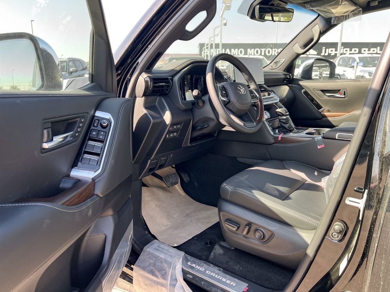 Toyota Land Cruiser EXPORT ONLY - 2026 LC300 VX 4.0L (Black Interior) (GCC Specification)