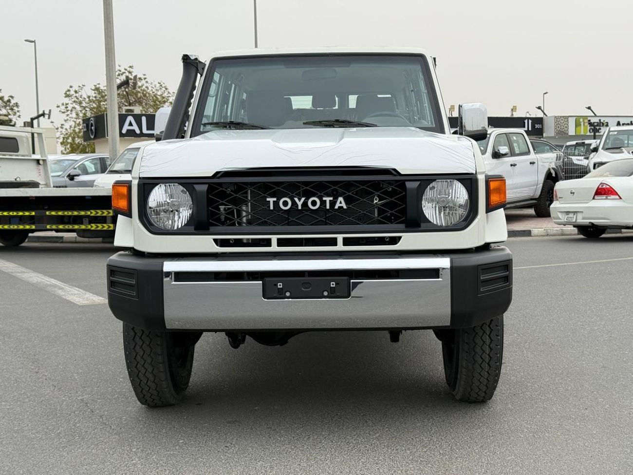 Toyota Land Cruiser 70 LC76 LX EXPORT ONLY - LC76 2.8 E Automatic - Basic with diff lock
