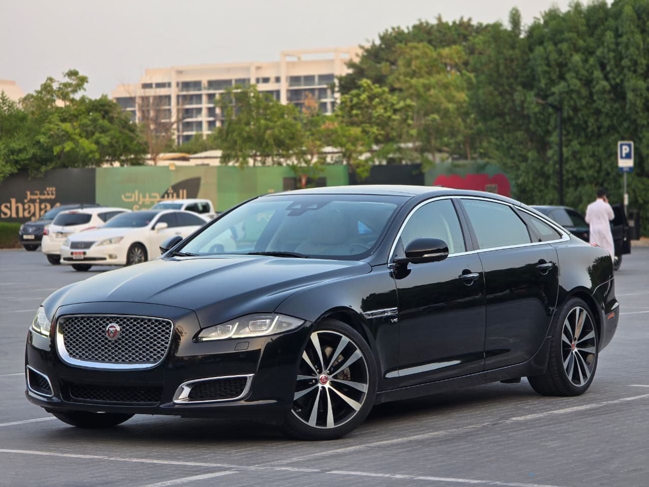 Jaguar XJ 50 - LWB Jaguar XJ 50 / 2019 V6 3.0L GCC Specs | Orginal paint | Accidrnt free | 2Keys | Perfect condition