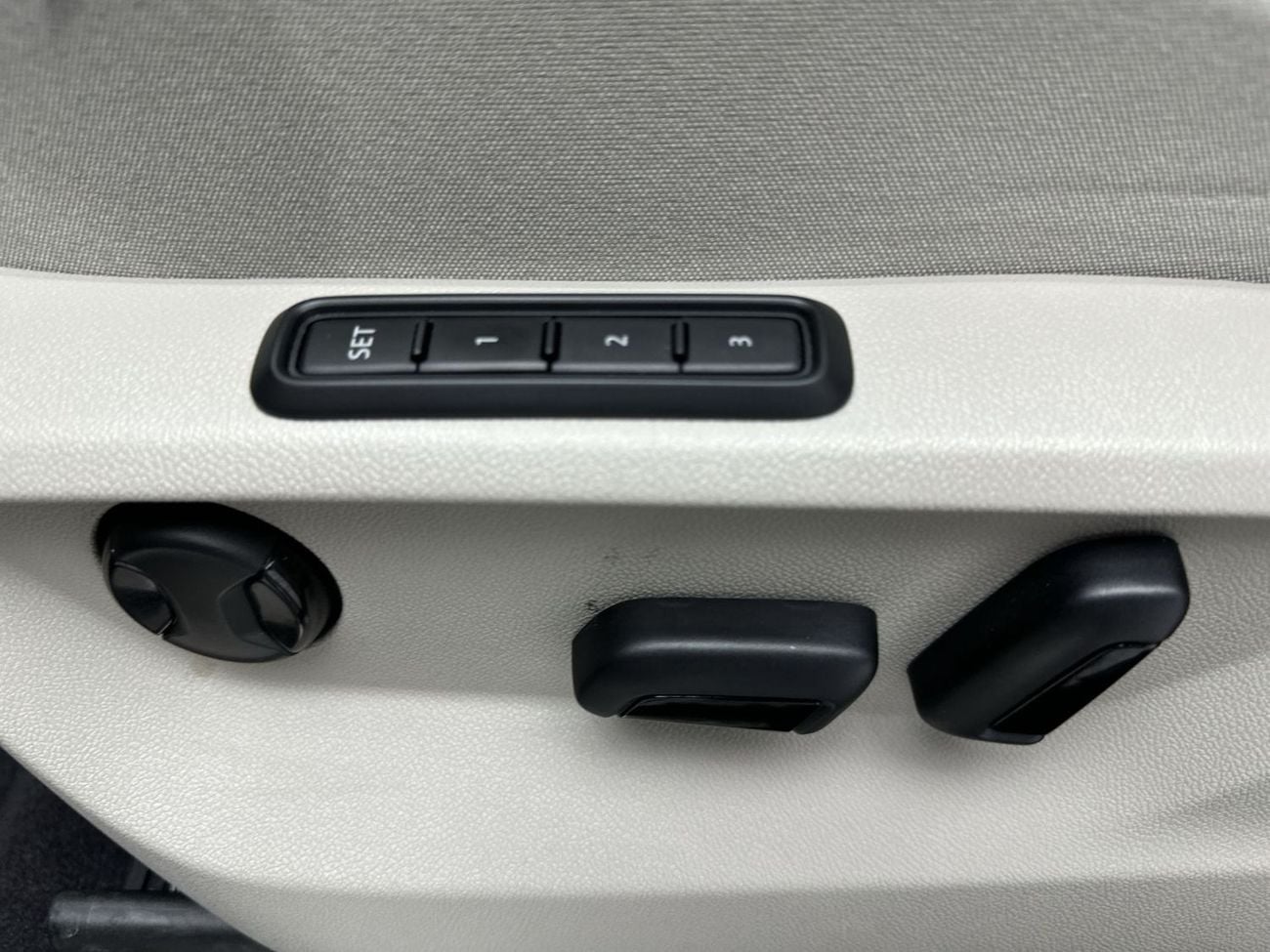 Volkswagen Teramont COMFORTLINE Teramont Comfortline Premium Leather 7-Seater SUV | Panoramic Sunroof | Desert Comfort Ready