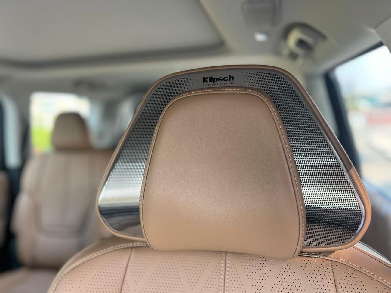 Infiniti QX80 SENSORY BENCH CHAIRS