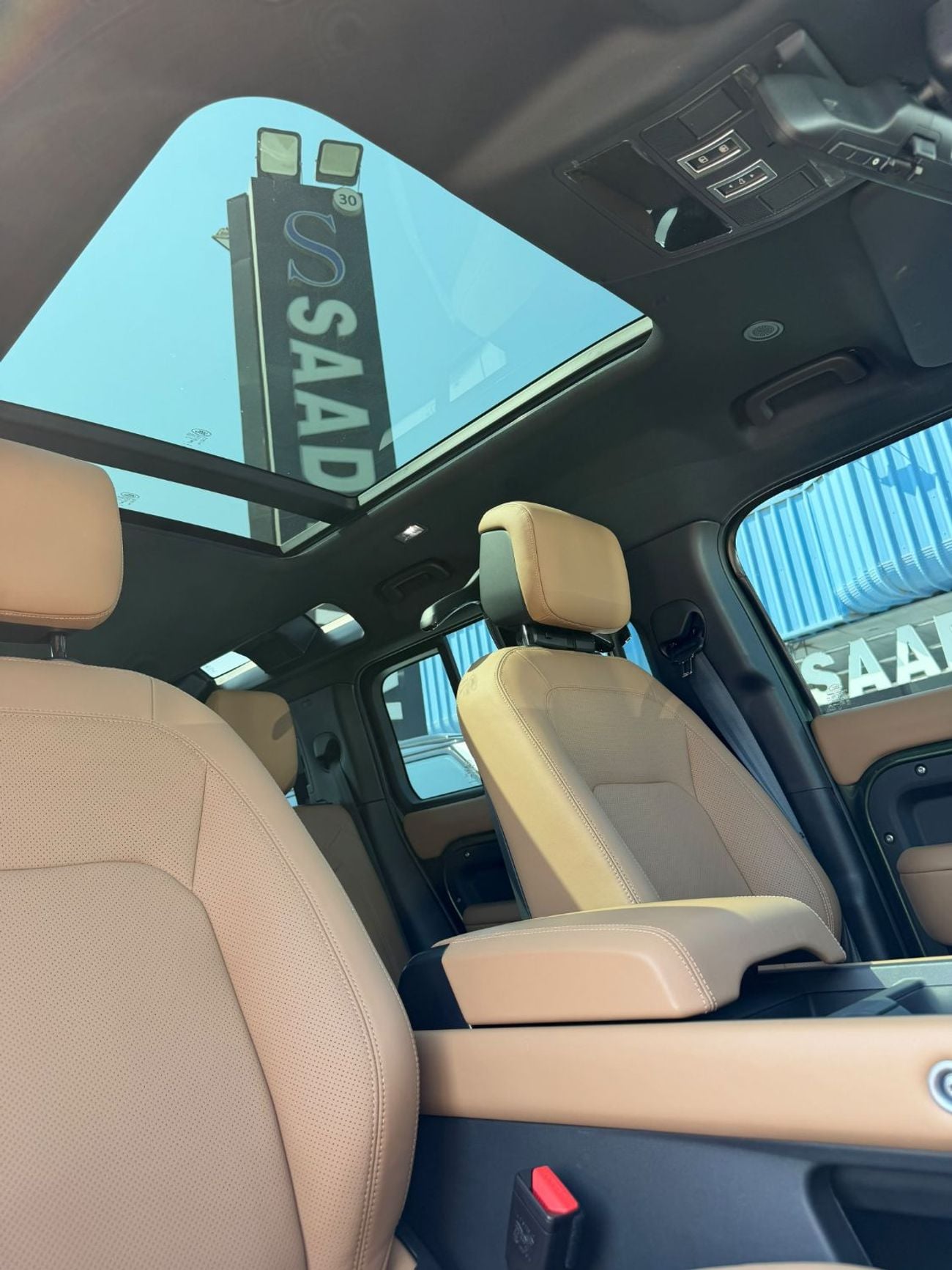 Land Rover Defender 110 X-DYNAMIC SE P400