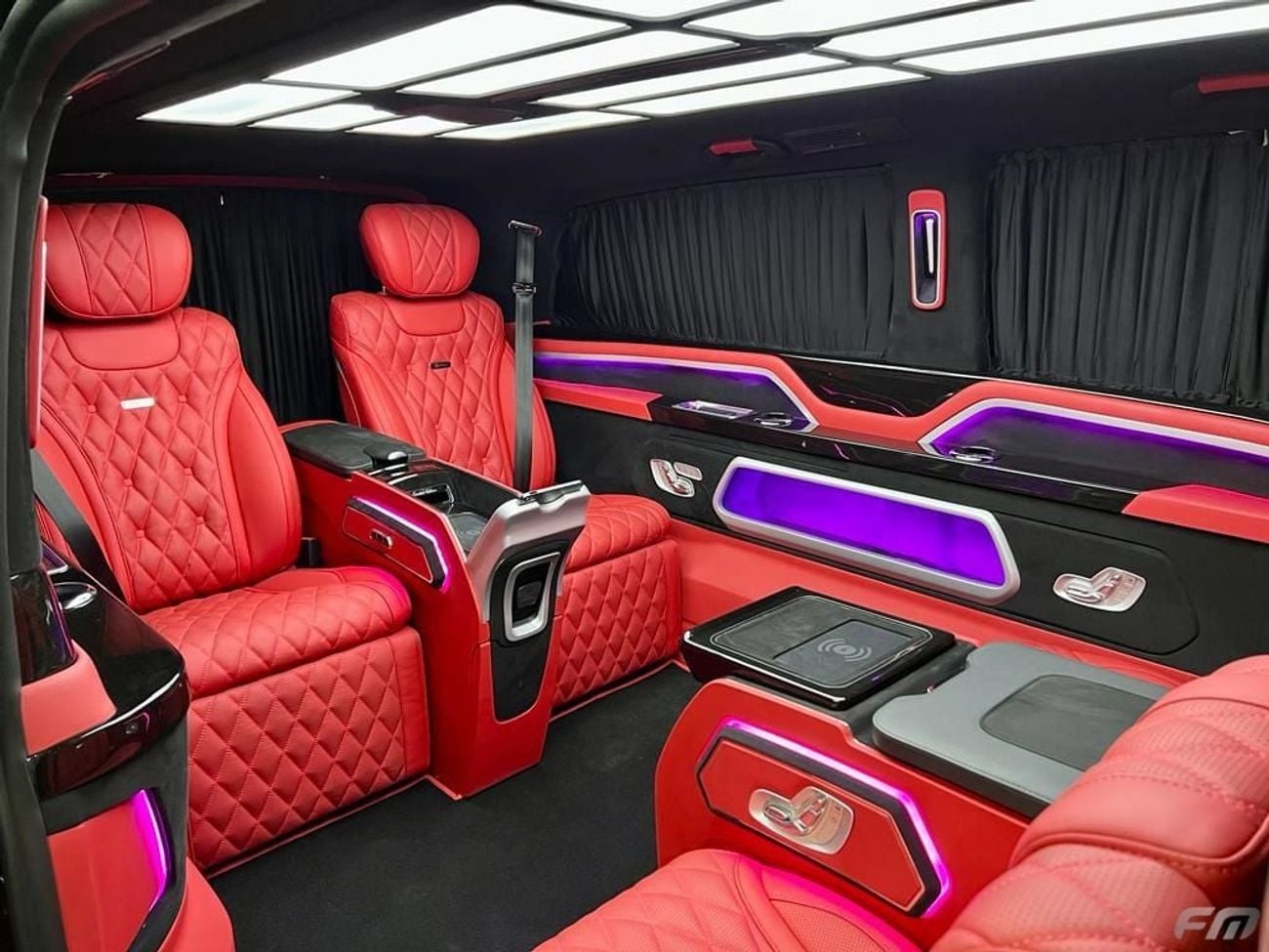 Mercedes Benz V 250 AVANTGARDE/E VIP BUSINESS VAN – FULL LUXURY OPTION | BRAND NEW | GCC | 2023 ORIGINAL BRABUS BODY KIT WITH CERTIF