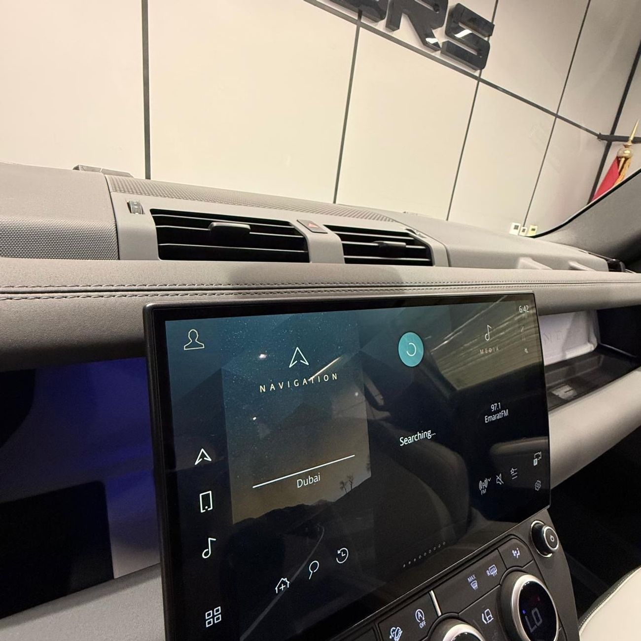 لاند روفر ديفندر 110 S P300 | warranty and service contract