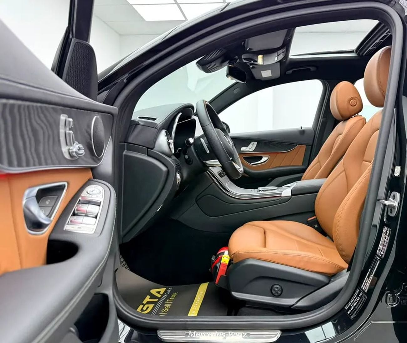 Mercedes Benz Glc 220d 4matic GLC200 4MATIC Coupe, MB Warranty + Service Pack, Fully Loaded, GCC