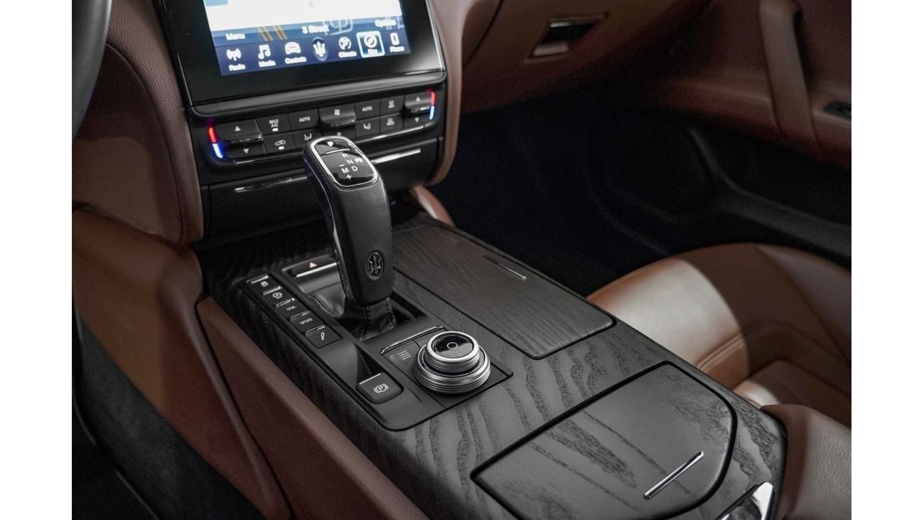 Maserati Quattroporte Base