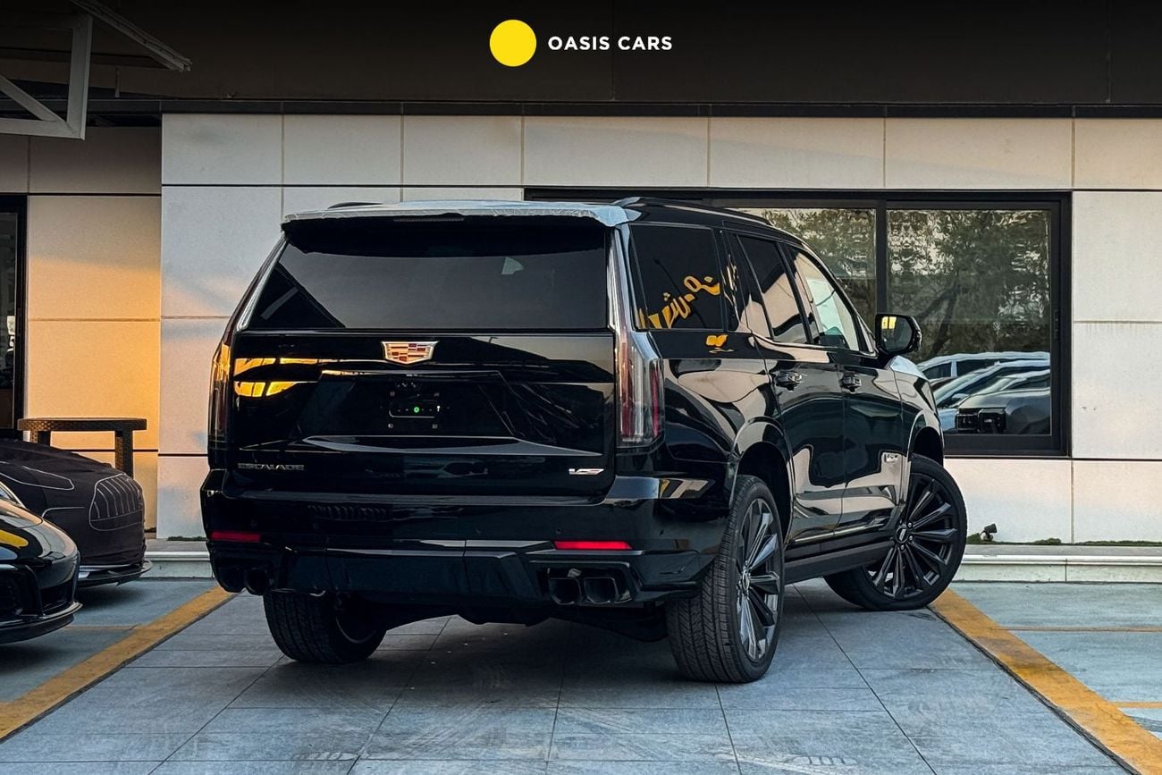 كاديلاك إسكالاد V SERIES Executive American Specs 2026 Brand New 6.2L V8 Supercharged