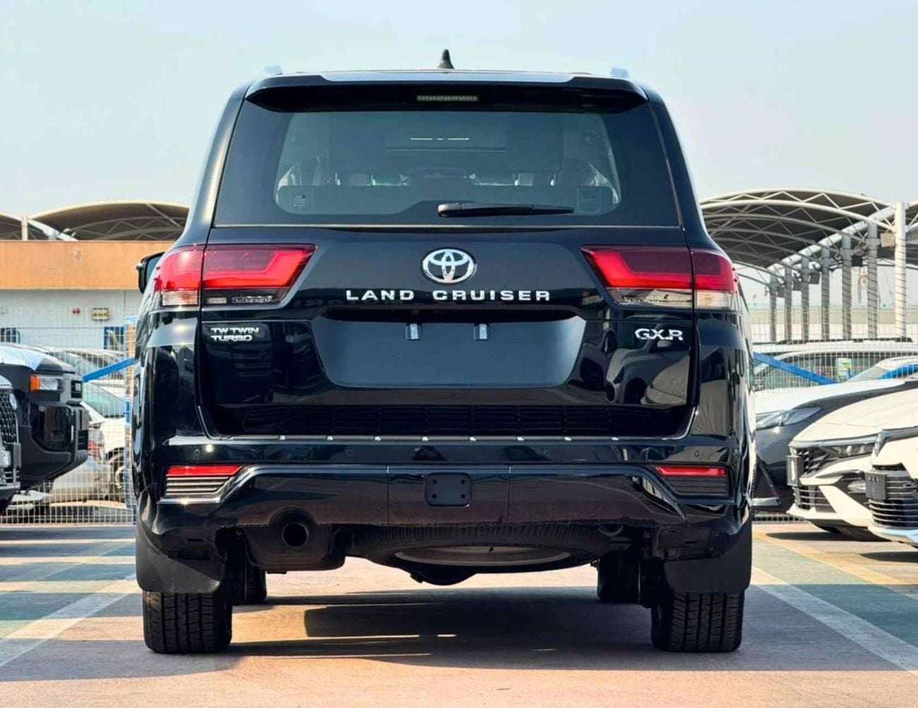 تويوتا لاند كروزر GXR 3.3L DIESEL || LEATHER WITH PWR SEATS | RADAR | FRONT CAMER | BIG DVD | JBL SPEAKERS (CODE # LCDGXR
