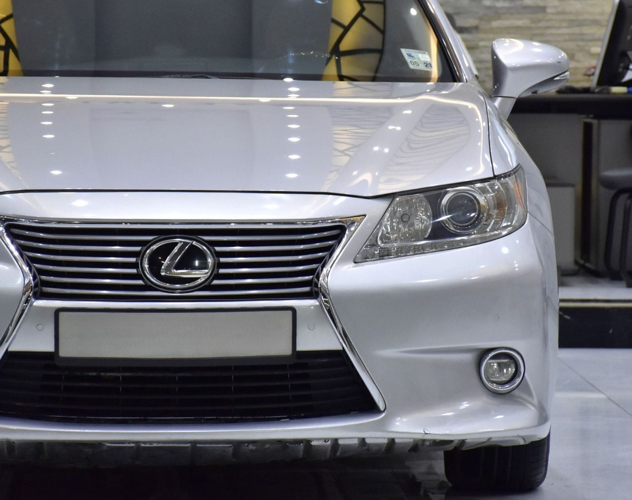 لكزس ES 350 PLATINUM EXCELLENT DEAL for our Lexus ES350 ( 2015 Model ) in Silver Color American Specs