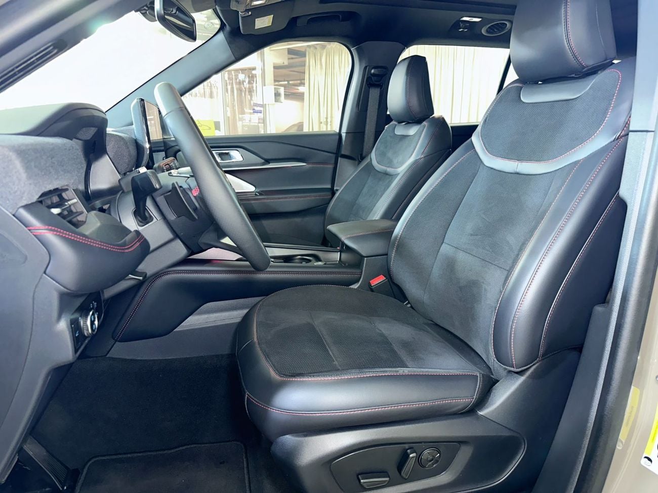 Ford Explorer ST EX-E3626R/AL TAYER MOTORS/ AL QOUZ SHOWROOM