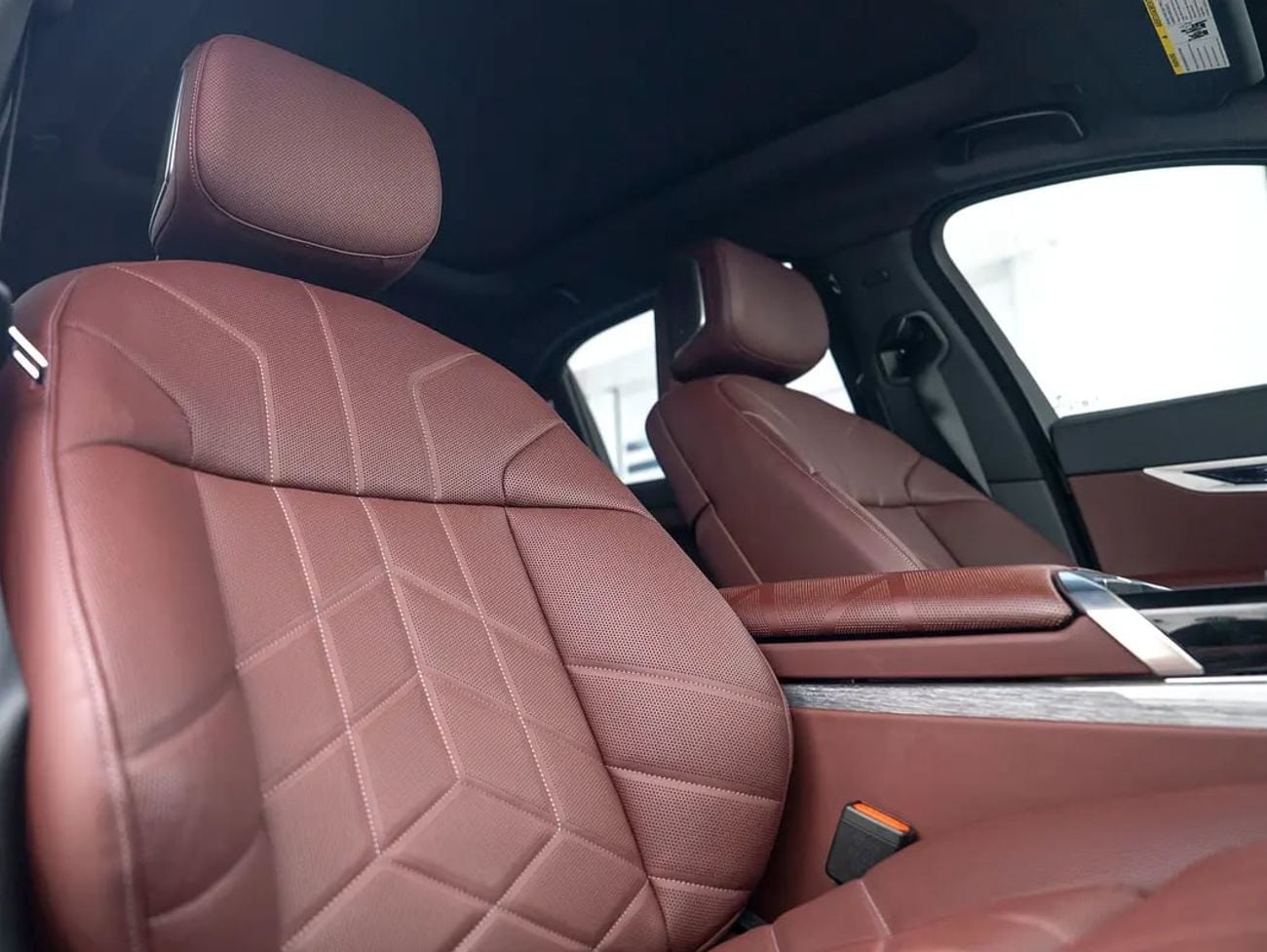 BMW 740i M SPORT BOWERS & WILKINS | PANORAMIC GLASS ROOF | BURGUNDY LEATHER