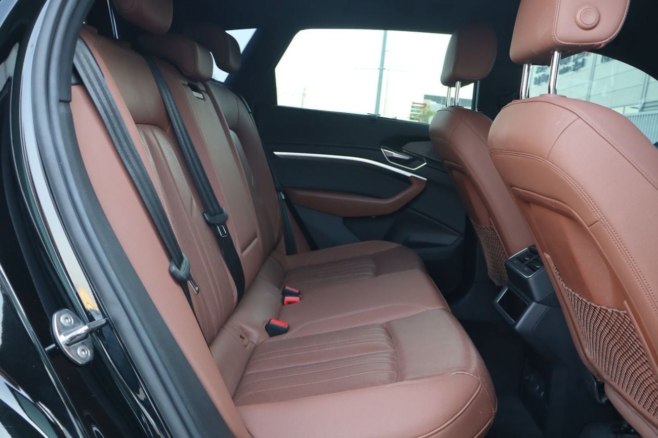 Audi Q8 e-tron 50 S-LINE