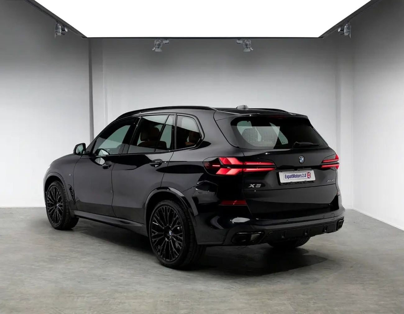 BMW X5 XDRIVE40i M SPORT Masterclass Shadow Line Low KM • Warranty + Service Package • GCC