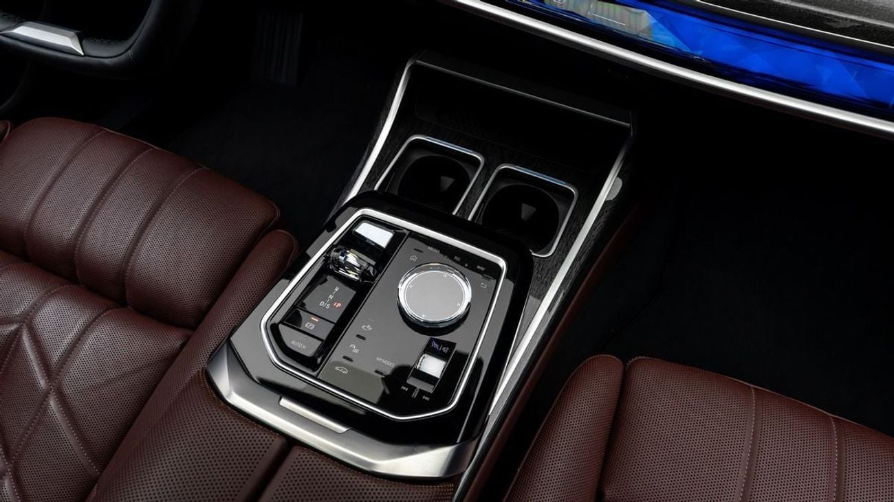 BMW 735i STANDARD - 2023 - GCC Specs - Under Service Contract