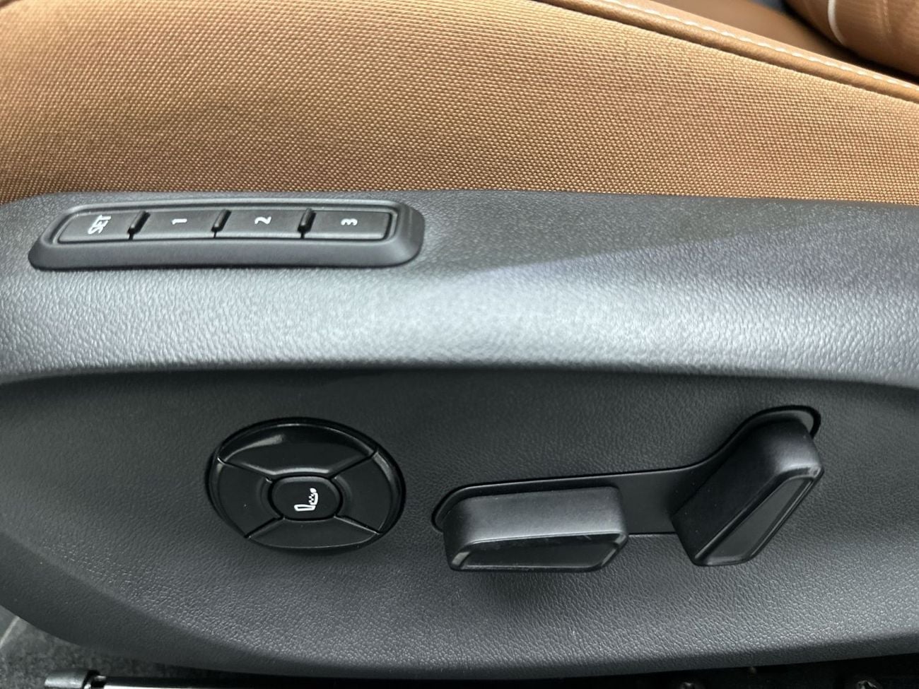 Volkswagen Passat HIGHLINE 2.0L | Turbocharged Engine | Digital Cockpit | Premium Interior | Automatic