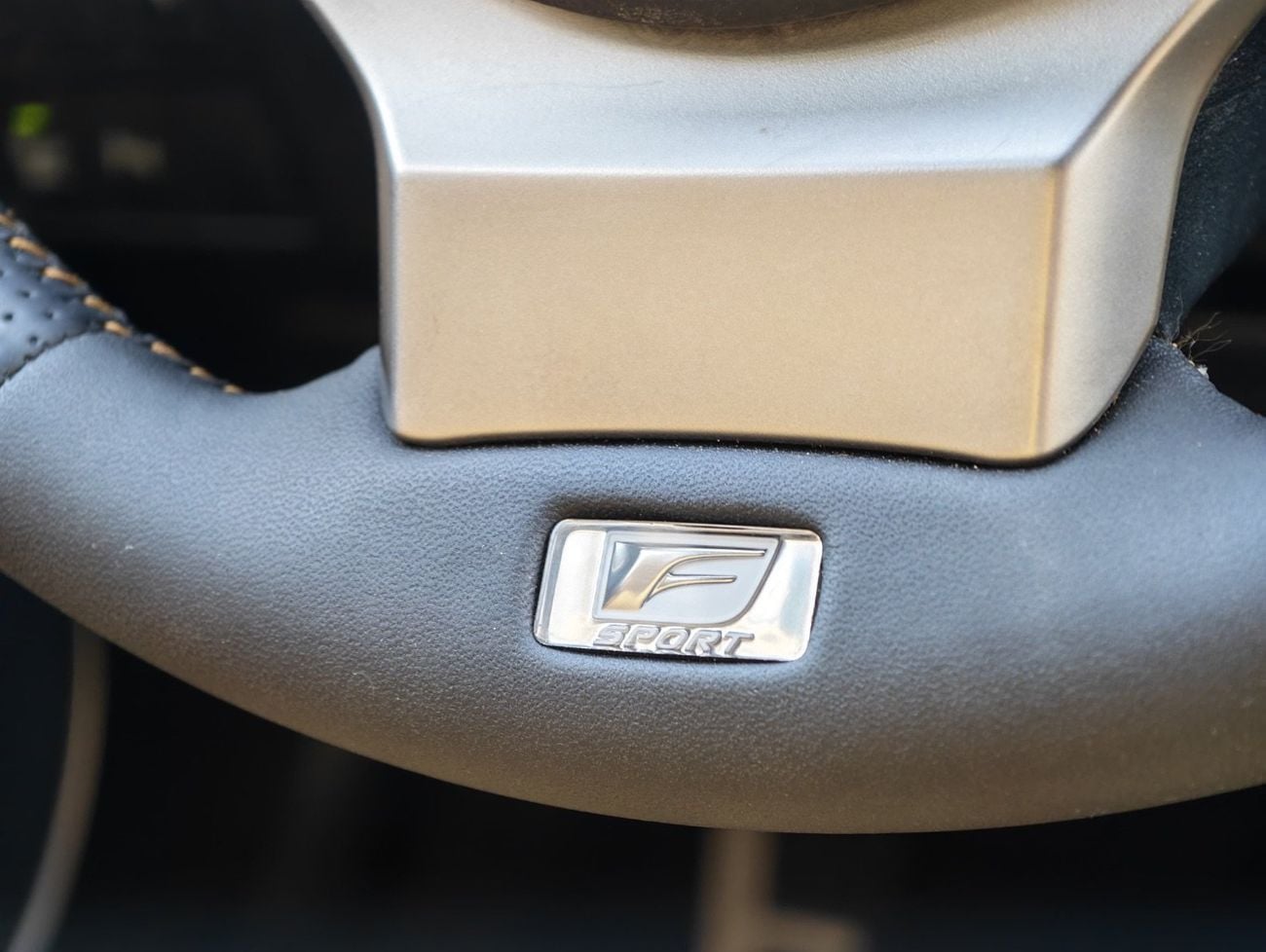 Lexus RC350 F sport 3.5L V6 / ELECTRONIC CLUSTER / COOLING AND HEATING SEATS / MOUSE / BIG SCREEN